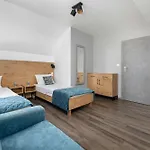 Nadmorski Dwupoziomowy Z Basenem I Parkingiem By Renters *