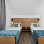 Nadmorski Dwupoziomowy Z Basenem I Parkingiem By Renters Appartement