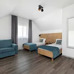 Nadmorski Dwupoziomowy Z Basenem I Parkingiem By Renters Rewal