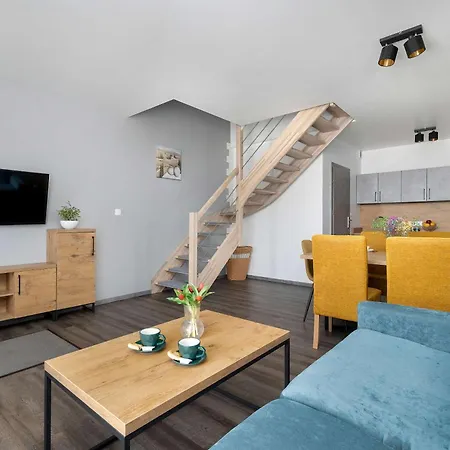 Nadmorski Dwupoziomowy Z Basenem I Parkingiem By Renters Appartement Rewal